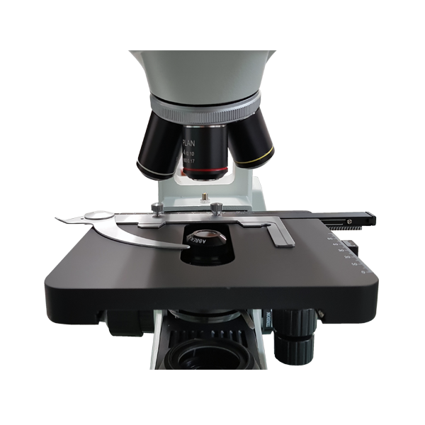 Microscopio triocular biológico. Modelo VE-T50. Marca: velab
